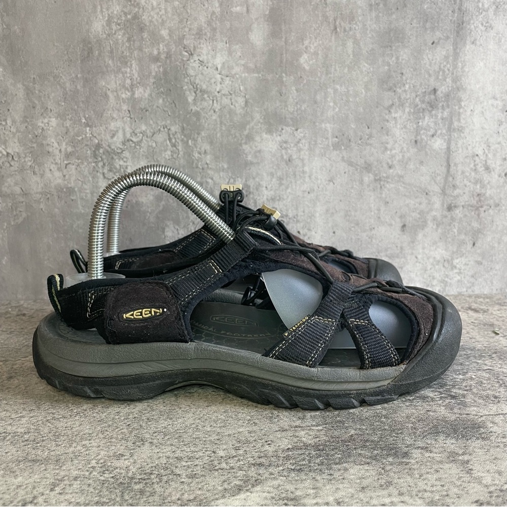 Keen Waterproof Sandals Mens sz 9 (black)